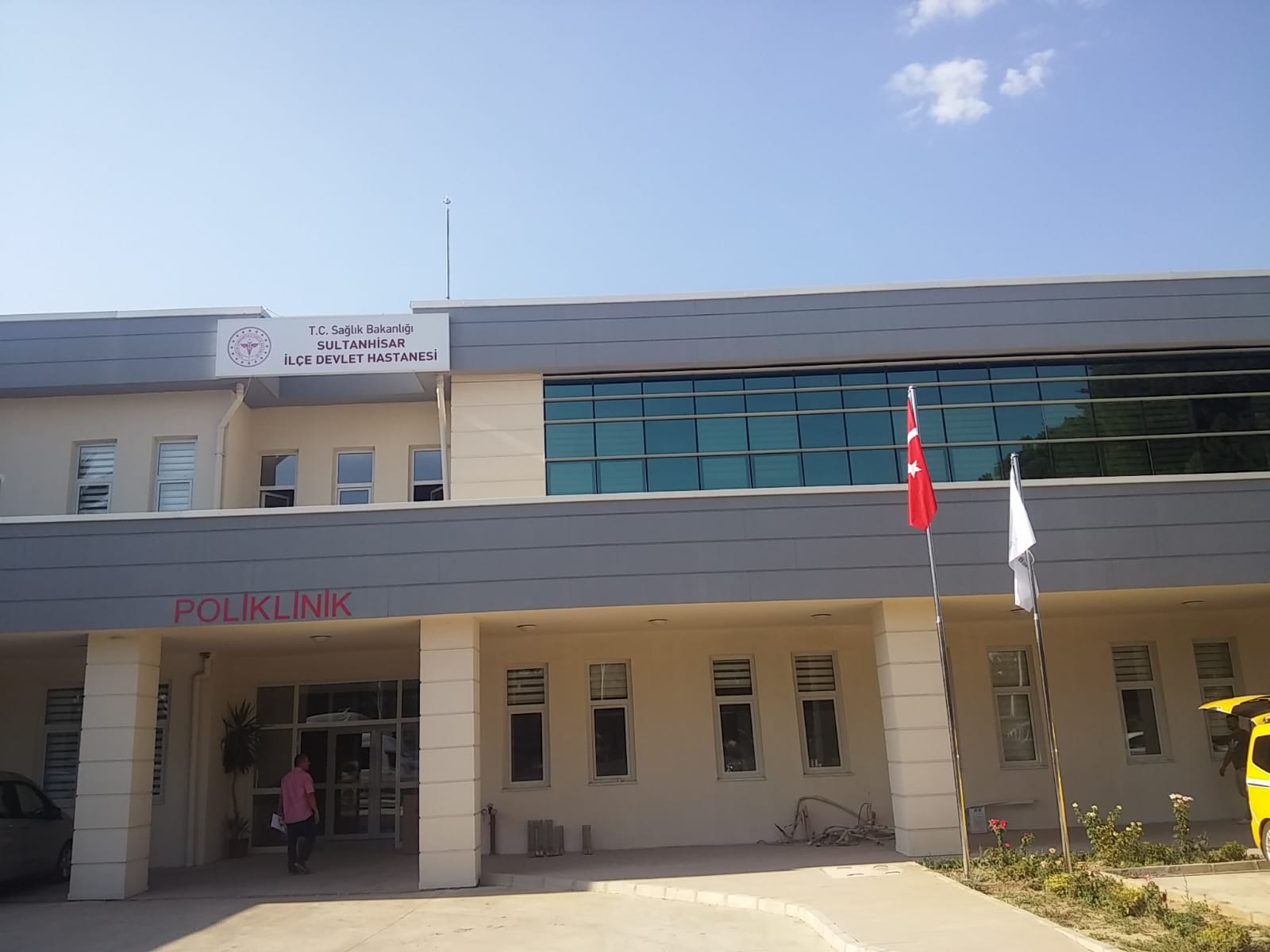 Sultanhisar İlçe Devlet Hastanesi, hizmete girdi Aydın'ın Sultanhisar ilçesinde yapımı tamamlanan "Sultanhisar İlçe Devlet Hastanesi", hizmete açıldı. ( Aydın İl Sağlık Müdürlüğü - Anadolu Ajansı )